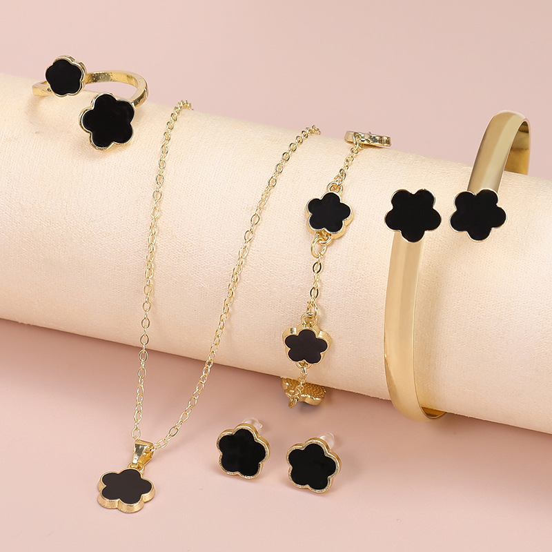 Cross-border Hot Sale Lucky Flower Jewelry suit Acrylic Bracelet Bracelet Clover Necklace Ring Earrings for Women Wholesale