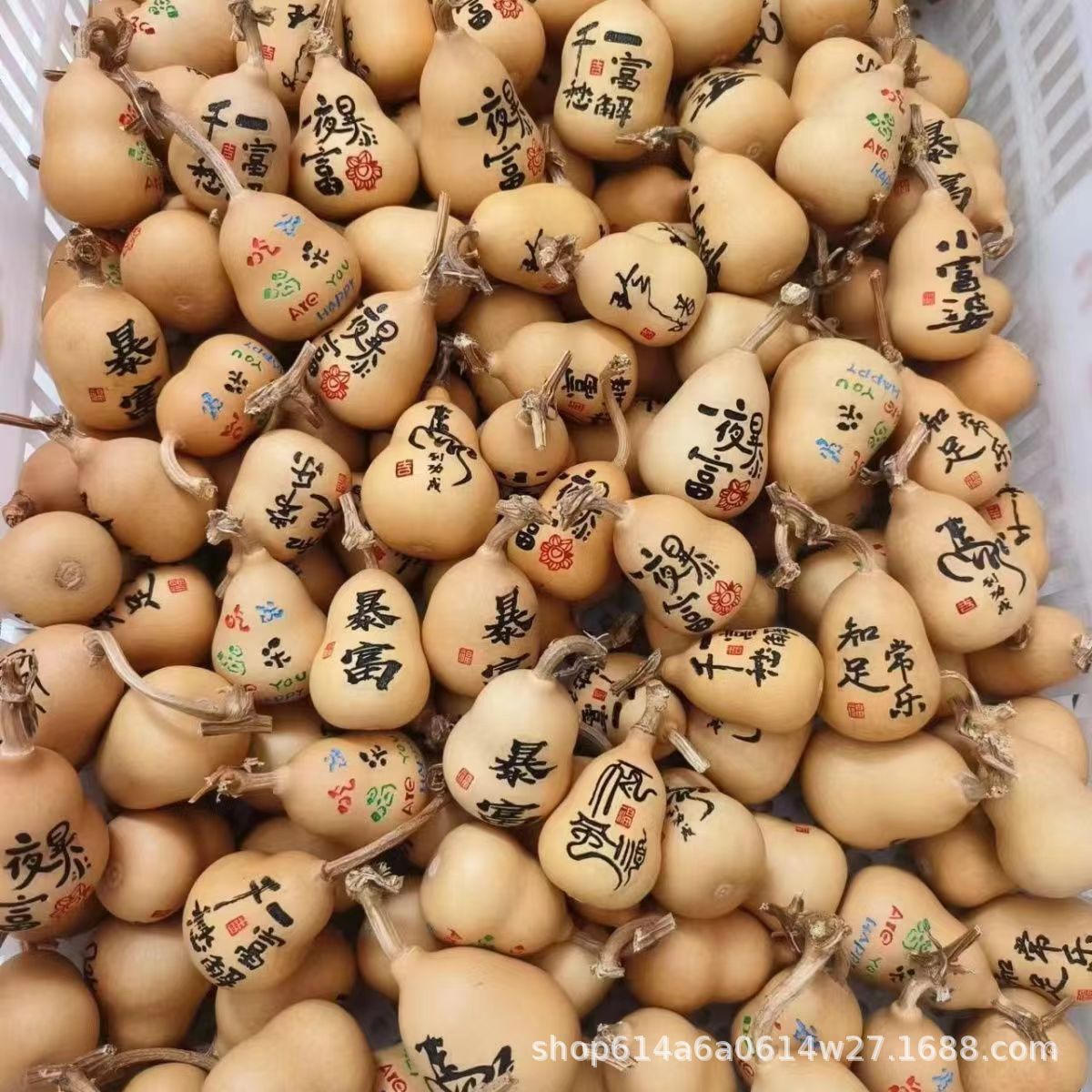 Wholesale natural hand-twisted carved gourd wenwen play play ink carved small gourd net red hot hand-held crafts