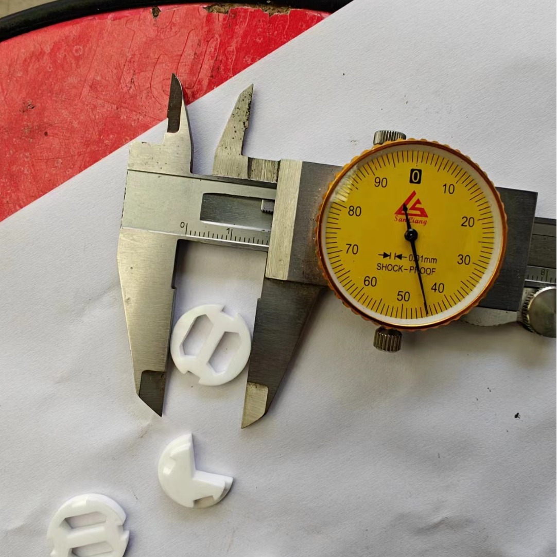 22mm Moonlight Ceramic Sheet Alumina Ceramic Hot Pressing Process Fine Grinding Polishing