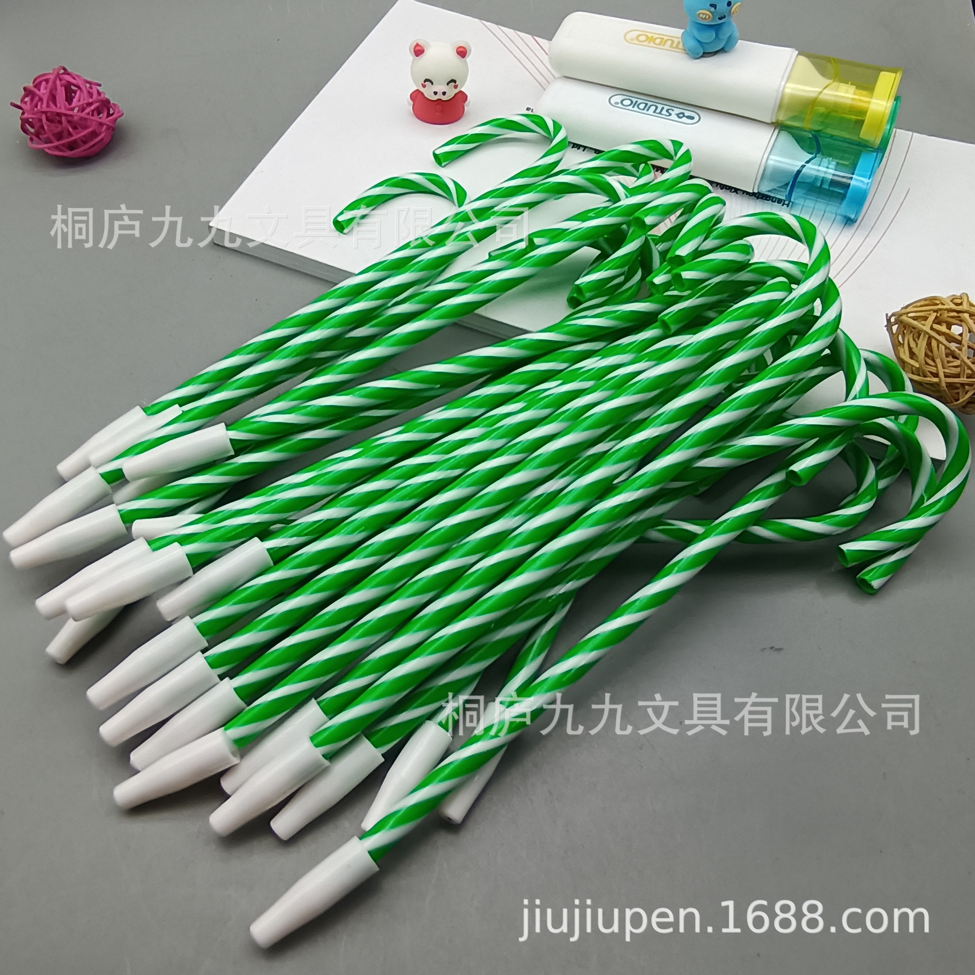 Wholesale Christmas pull tube crutch shape ballpoint pen small gifts cross-border holiday gifts suit fixed logo packaging