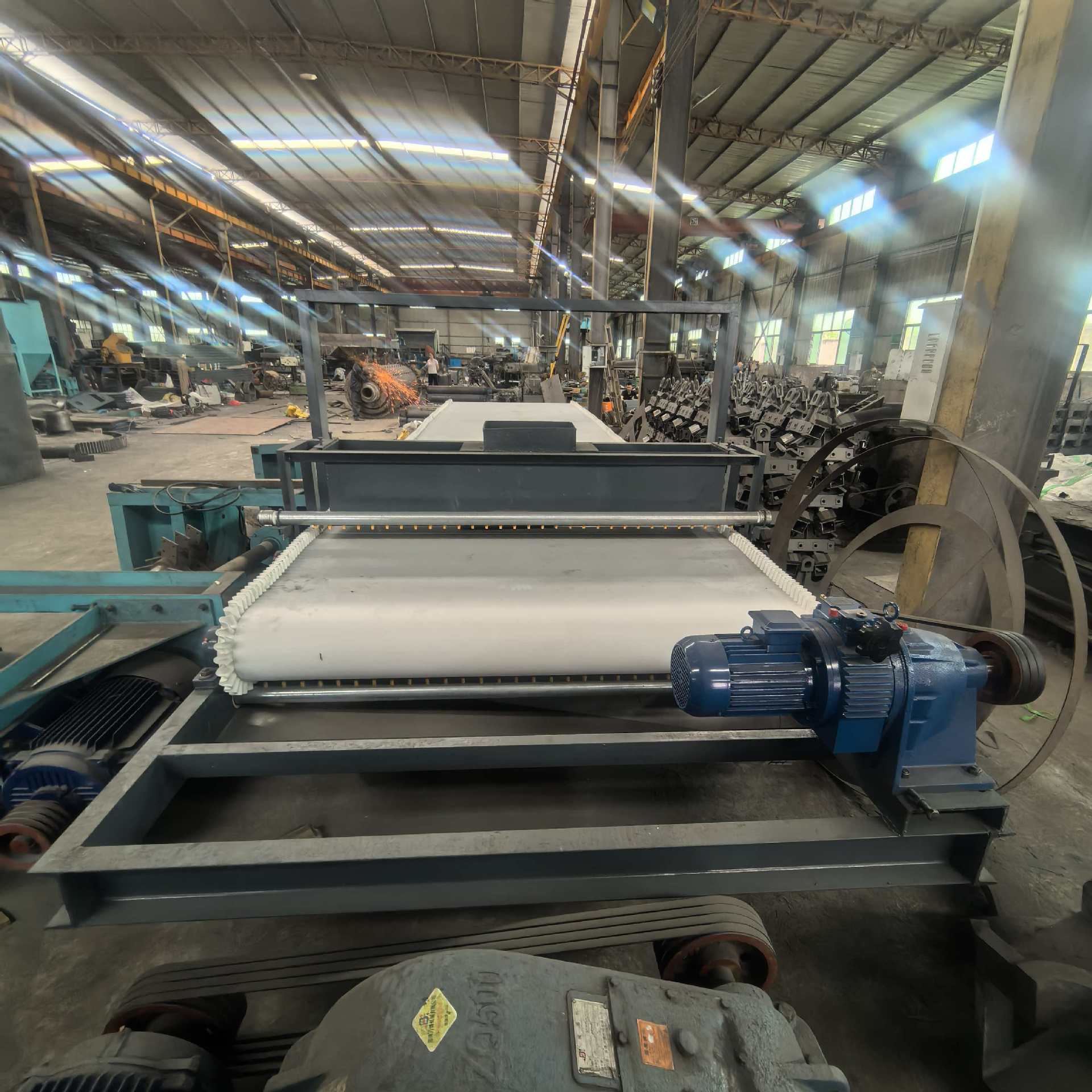 Purification Cloth Groove Machine, Precious Metal Fully Automatic Tailings Recovery Machine, White Tungsten Fine Particle Enrichment Suspension Vibration Blanket Machine