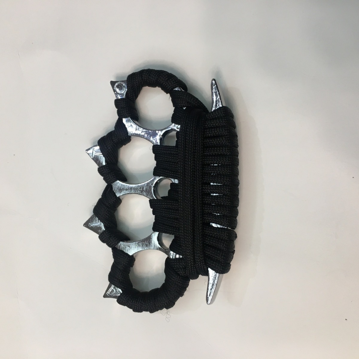 Refers to tiger anti-wolf thickened iron fist knuckles ring four fingers with thorns hand brace self-defense broken window with the car to survive self-defense