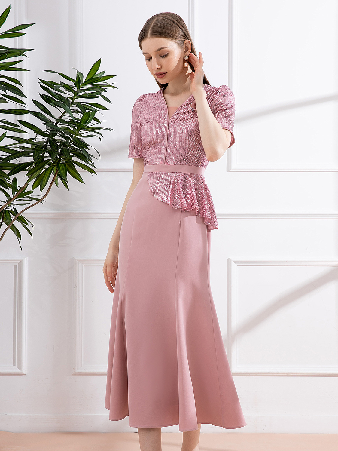 Shenzhen brand fashion banquet dress young noble mother-in-law mother-in-law plus size dress factory a generation of hair