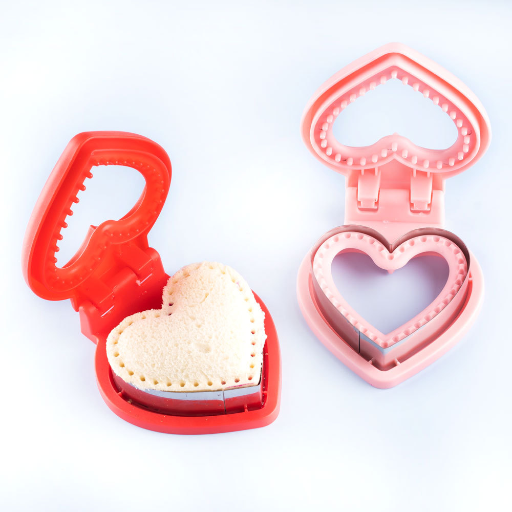 DIY Toast pocket sandwich cutting mold sealing love bread cutting baking toast sealing hand guard sandwich mold