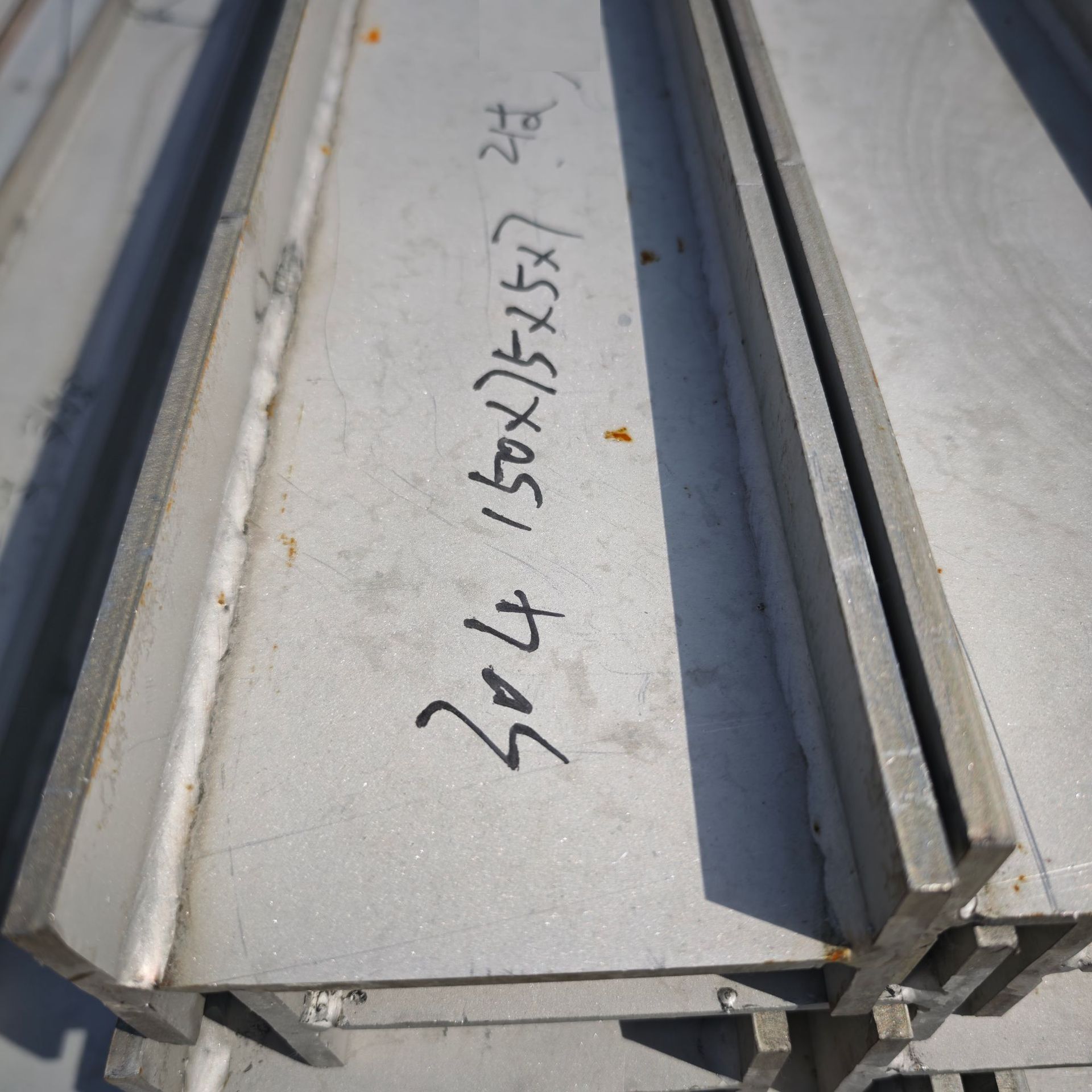 Manufacturers Hot Sale Stainless Steel I-Beam 201 302 304 316L and Other Specifications Are Complete