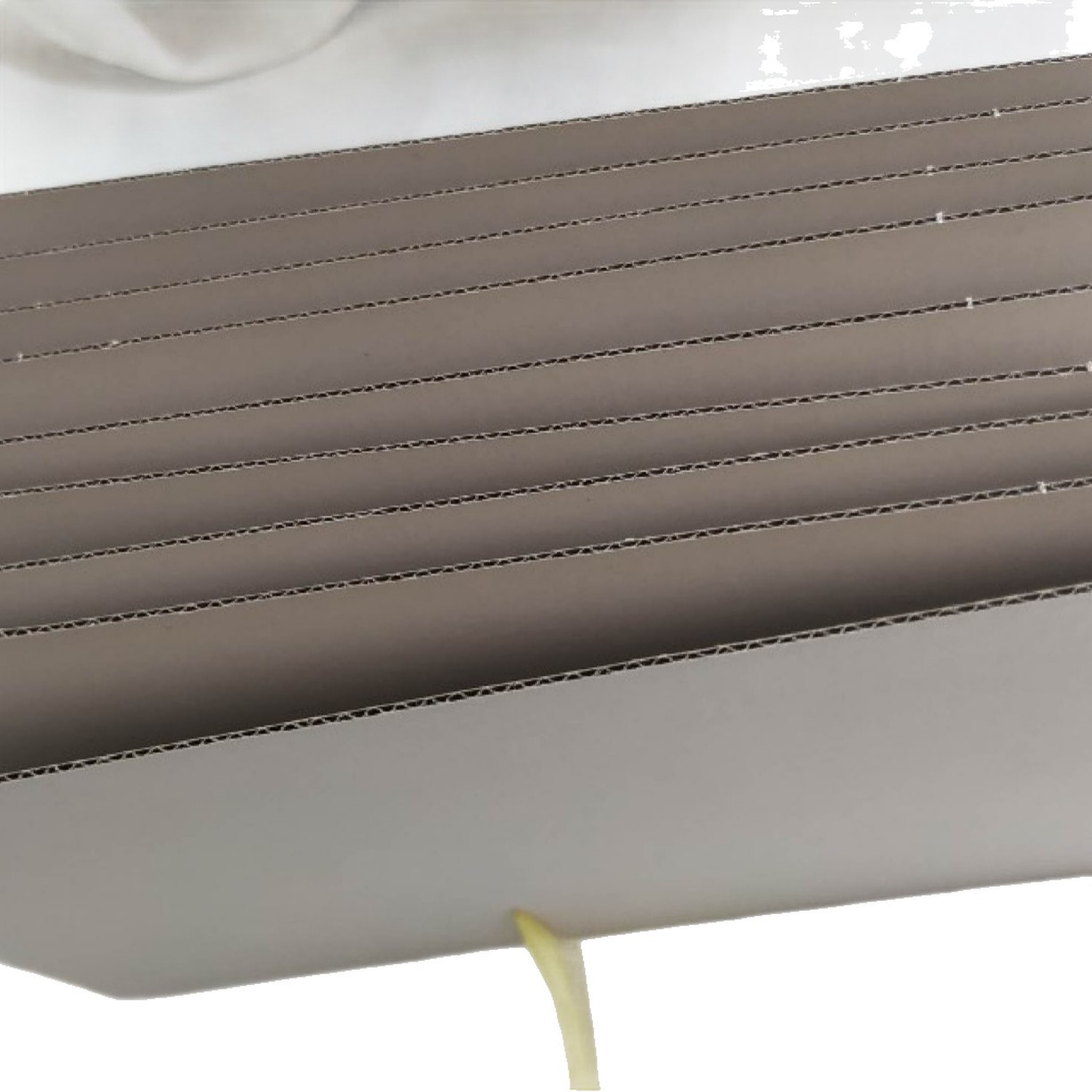 W9W double-sided white cow reinforced corrugated pit cardboard White 9 White