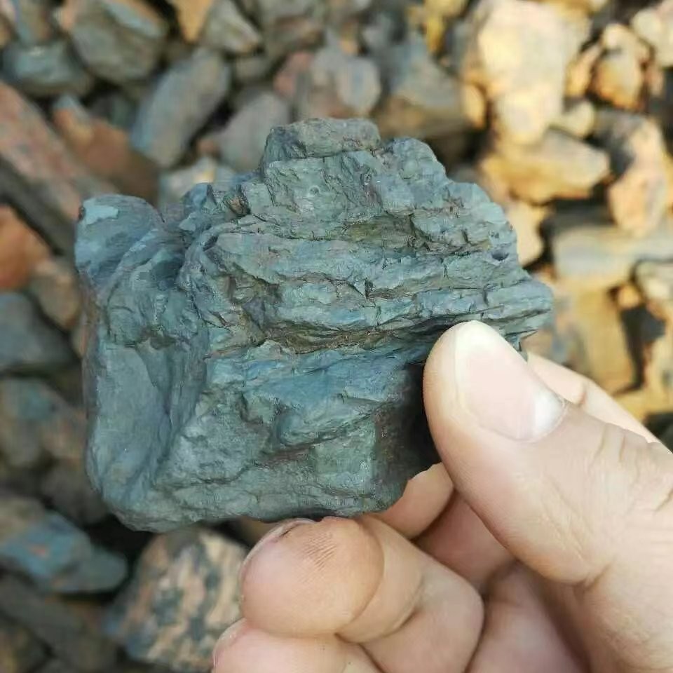 Large Quantities of Domestically Produced Manganese Ore for Furnace Cleaning Are Supplied in Mining Areas. Manganese Oxide with a Particle Size of 1-8cm Is Used for Furnace Cleaning and Smelting in Steel Plants