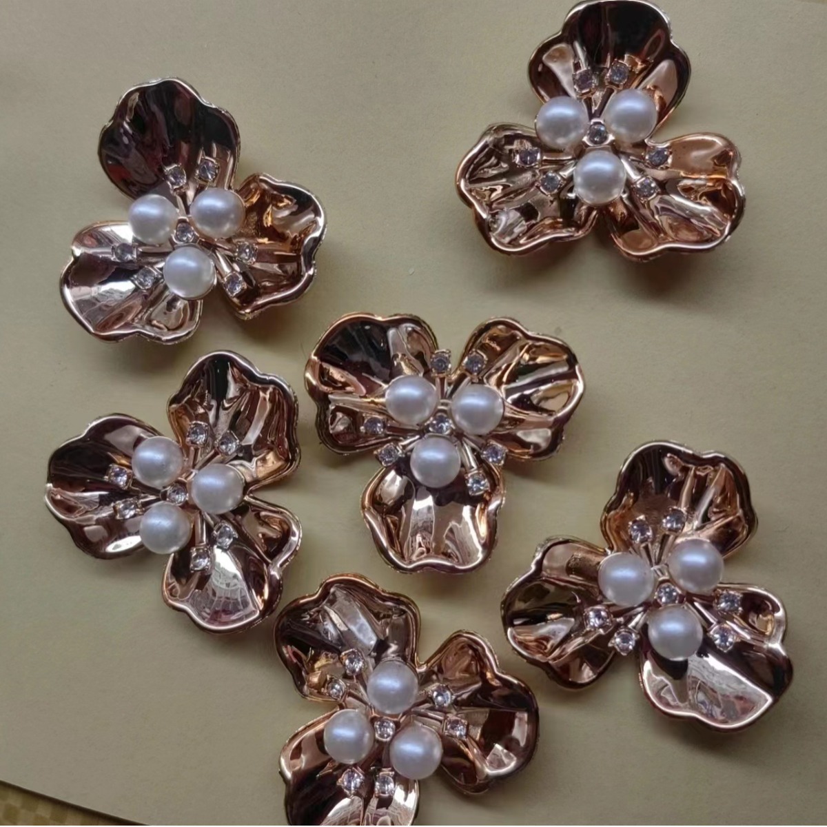 Wedding Corsage Accessories Golden Three-Leaf Shell Brooch Golden Three-Petal Flower Plate Accessories DIY Handmade Jewelry Materials
