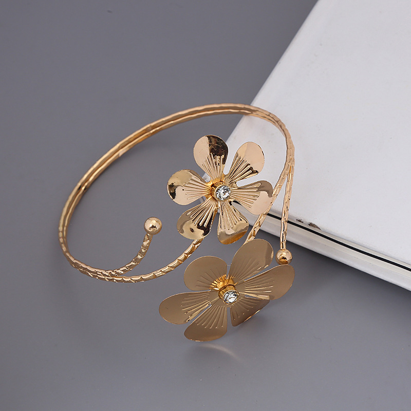 Factory Outlet Cross-border Fashion New Butterfly Bracelet Exaggerated Metal Flower Arm Ring Diamond Opening Bracelet