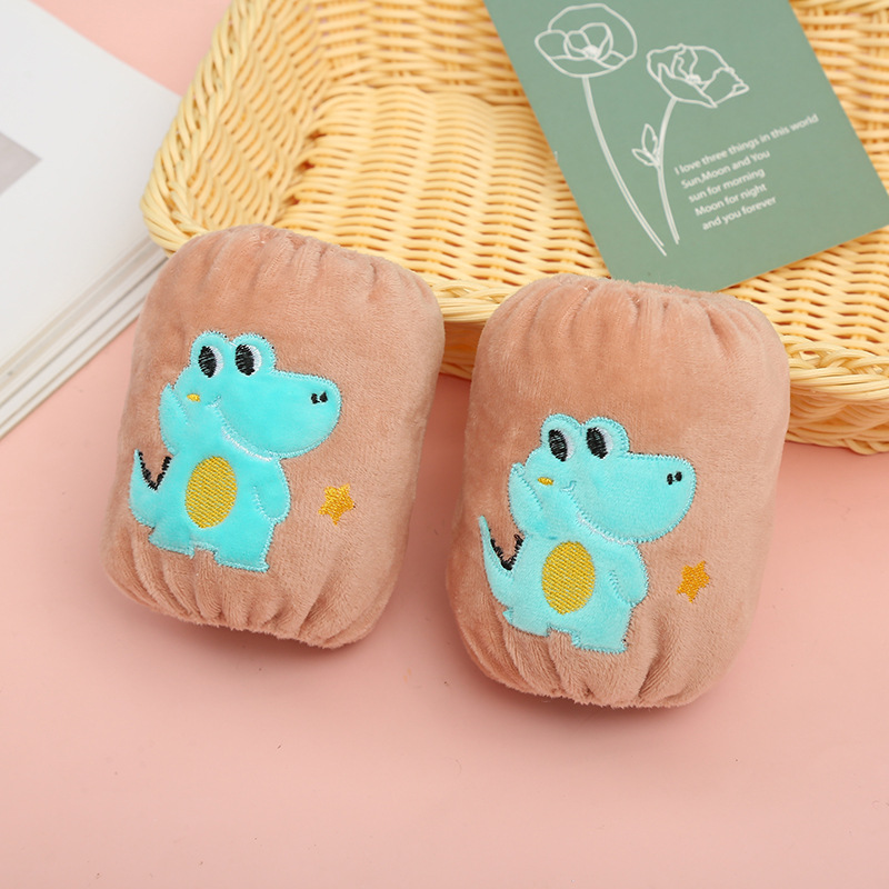 Baby short baby sleeve cute cartoon embroidery flannel antifouling sleeve sleeve sleeve manufacturers wholesale