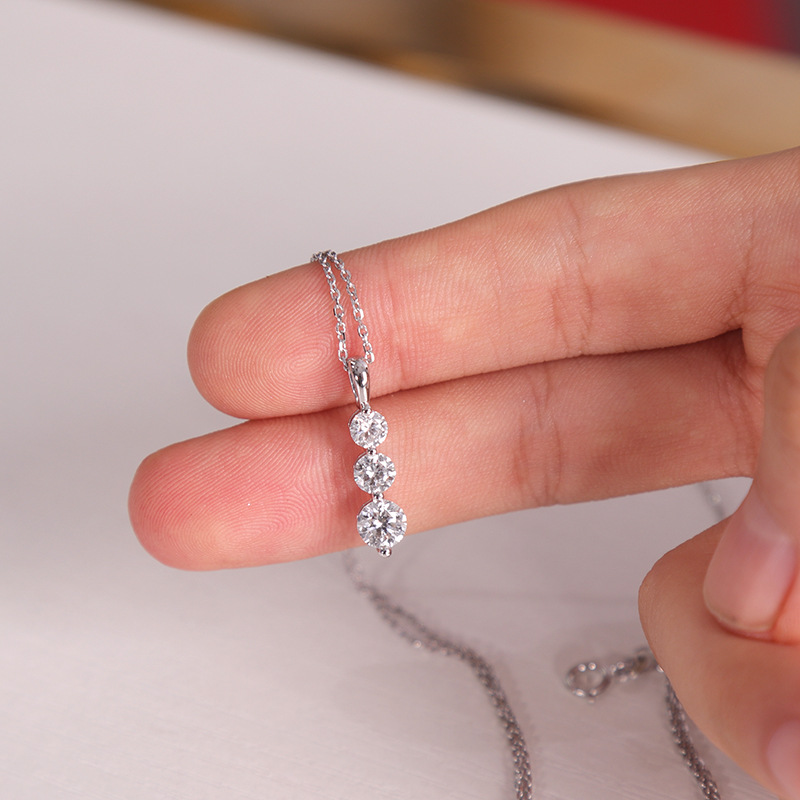 Cultured Diamond 18K Gold Necklace Pendant Women's Fashion Clavicle Chain High-End Accessible Luxury Artificial Diamond D Color Vs