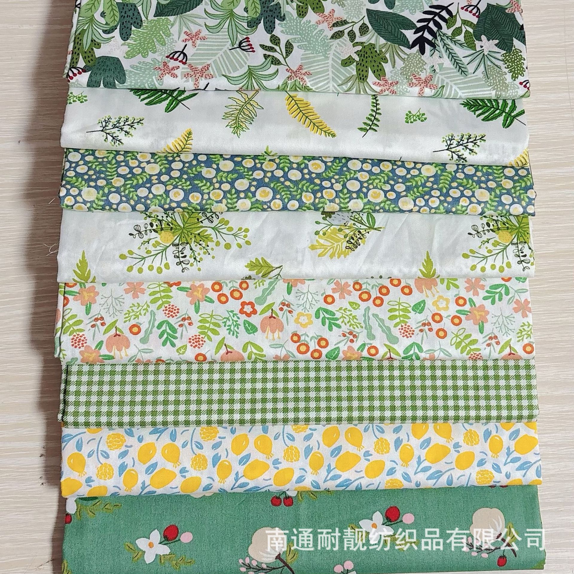 Групповая ткань с пасторальным цветочным узором для постельного белья