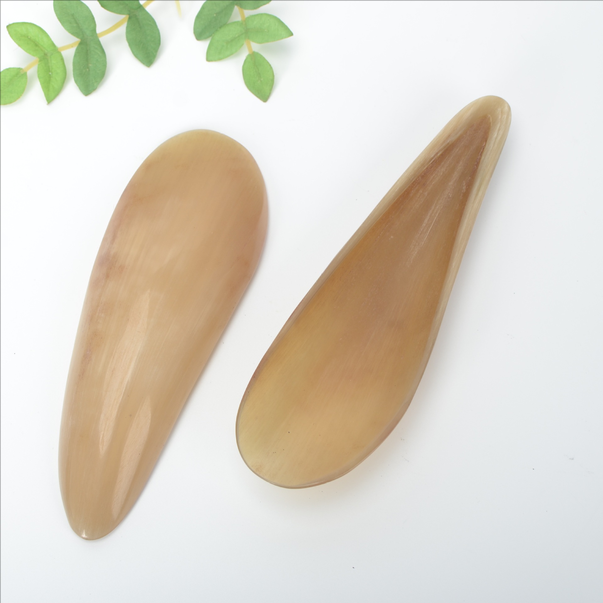 Horn Scraping Board Yellow Cattle Horn Half Scraping Color Different Length Different Real Cattle Horn 10 to 18cm