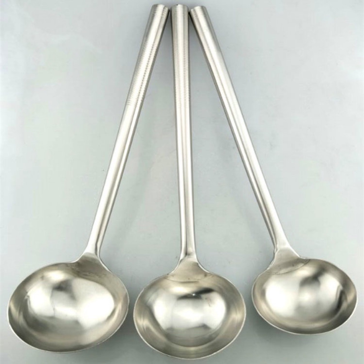 Aluminum slag colander stainless steel slag spoon slag spoon slag spoon material spoon die casting machine accessories aluminum die casting accessories factory direct sales