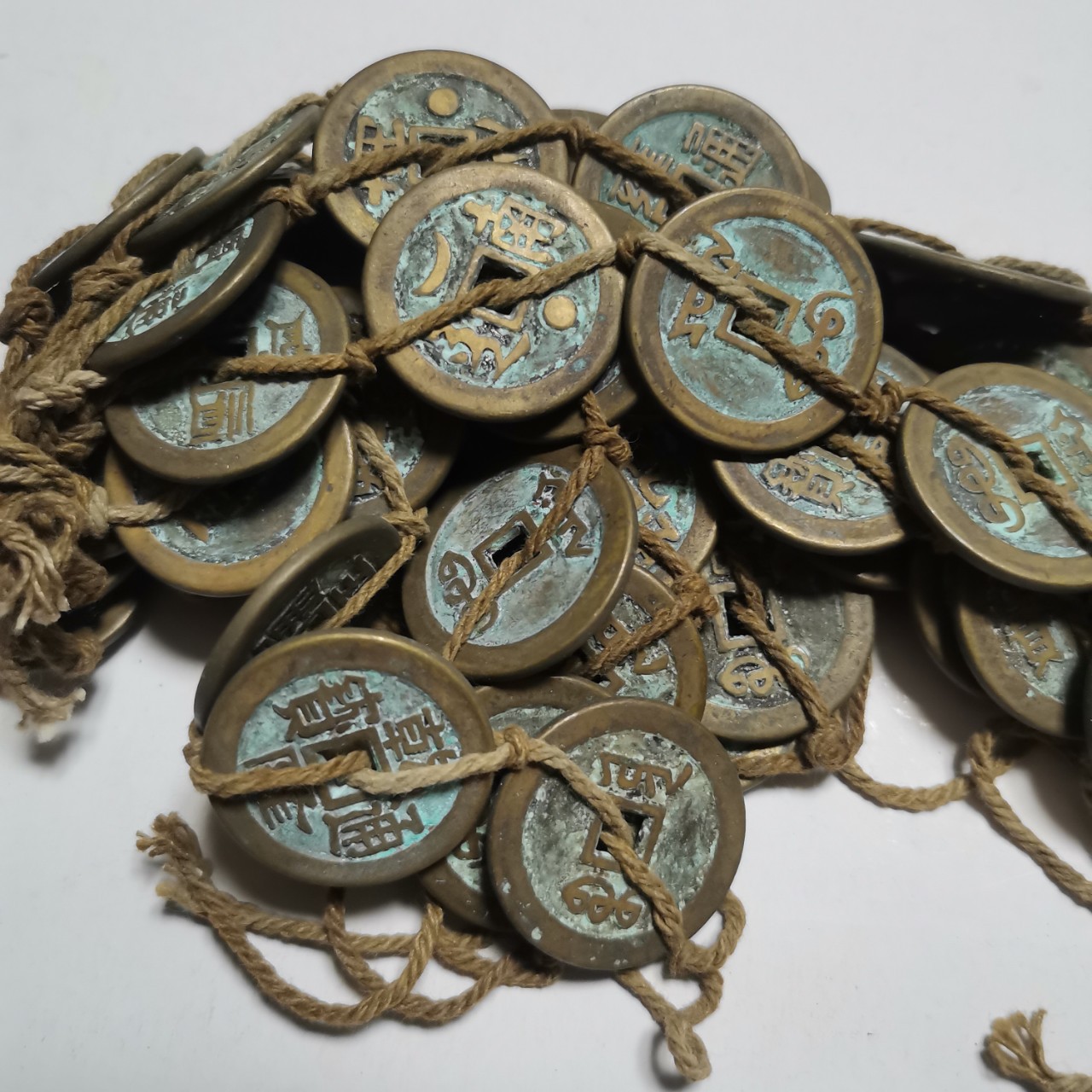 The Diameter Is 25mm and the Thickness Is about 1.8mm. Antique Patina Copper Coin Rope Strings. the Five Emperors of the Qing Dynasty Are Sold in Strings