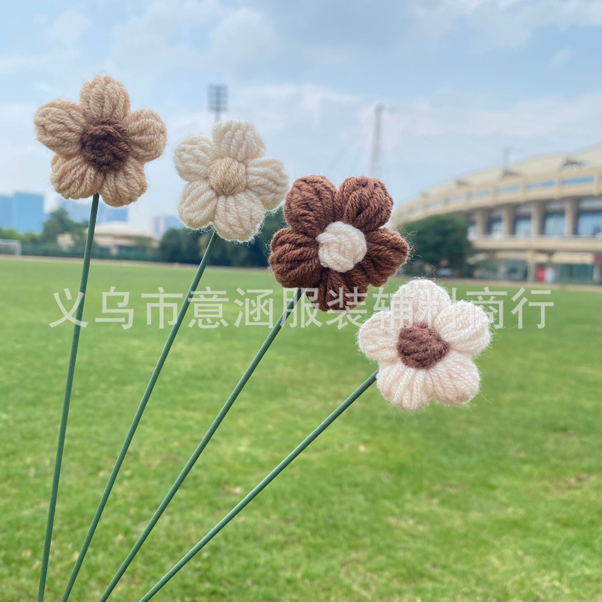 Finished Hand-knitted Puff Flower Simulated Bouquet Wool Crocheted Bouquet with Birthday Gift Teacher's Day Gift