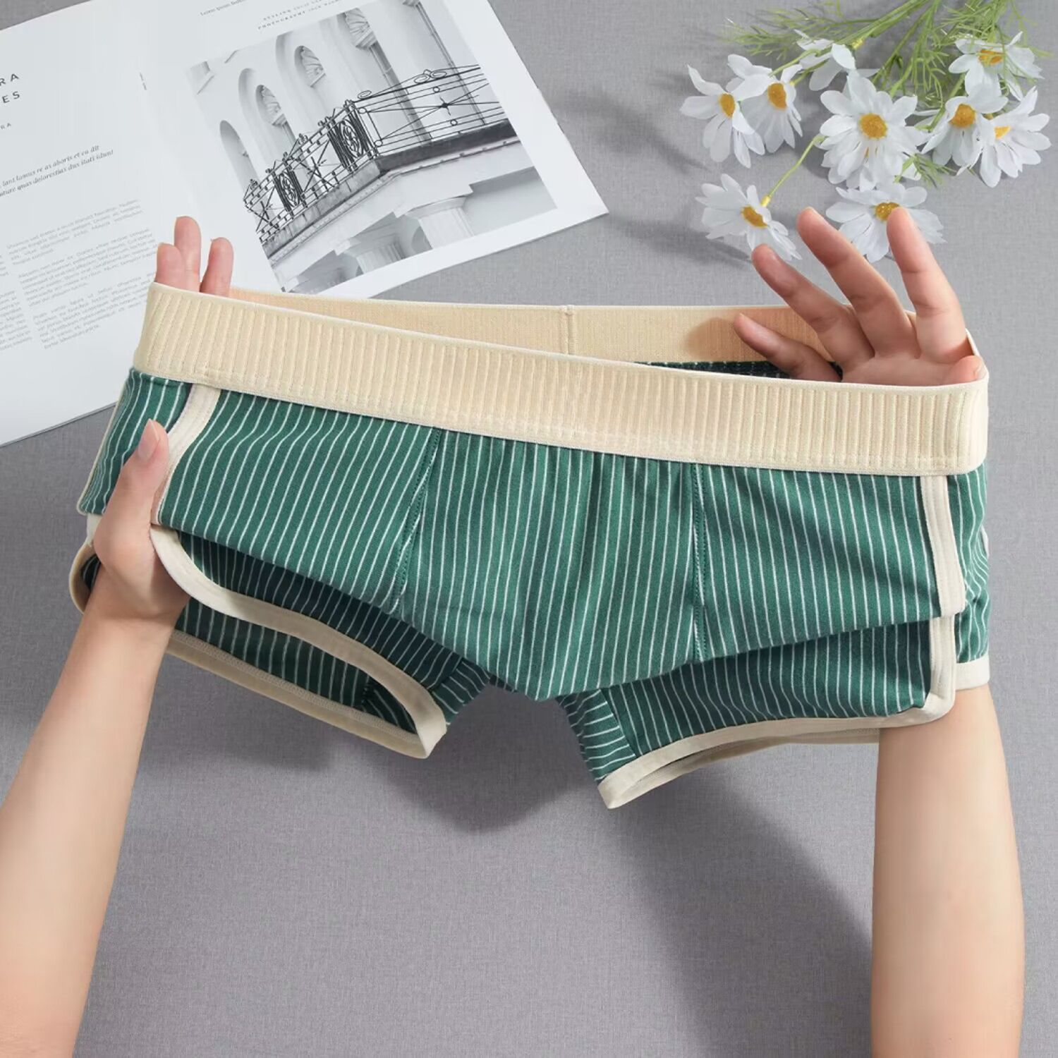 Men's cotton underwear Hong Kong style striped printed each one is individually packaged, starting from the manufacturer one-piece delivery