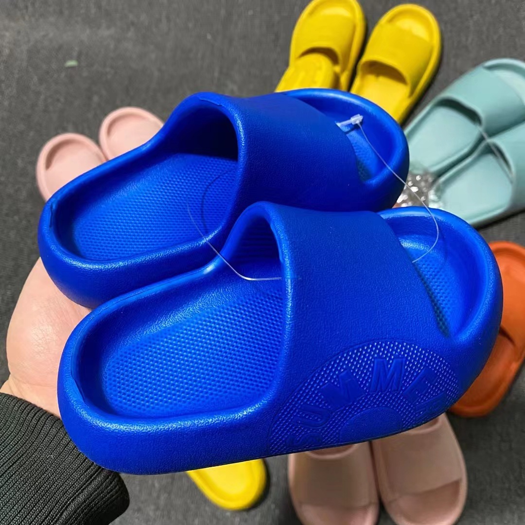 Rubber and plastic children's slippers Miscellaneous stall slippers hole shoes children wholesale summer slippers indoor 2 to 12 years old