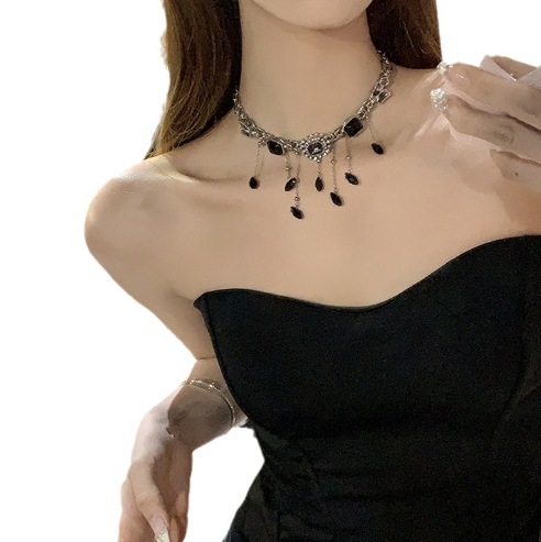 2025 Explosions Punk Y2K Dark Style Necklace Women's Ins Niche Design High-grade Gothic Clavicle Chain Trendy