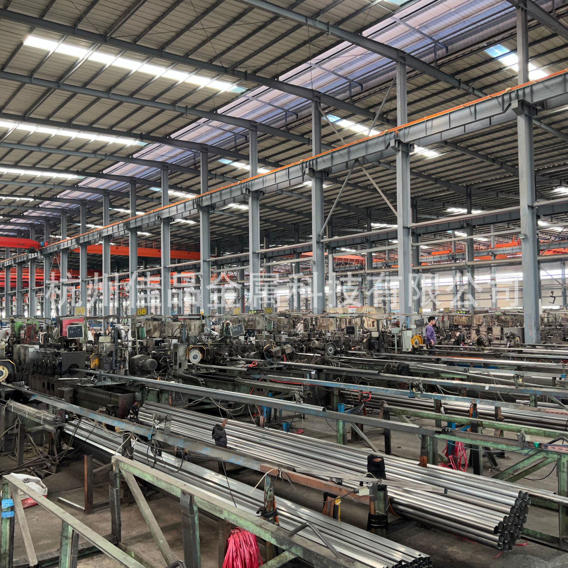 Customized 304 Stainless Steel Pipe Glossy Building Material Round Pipe Decorative Polished Products 304 Stainless Steel Pipe Wholesale