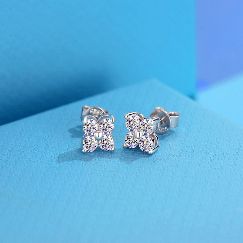 s925 sterling silver four-leaf clover moissanite earrings women's fashionable simple niche design champagne gold earrings butterfly plug