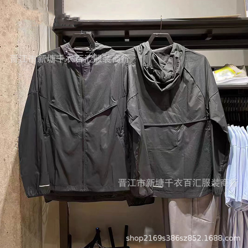 Foreign trade wholesale men's running jacket sunscreen skin clothing summer new woven hooded coat FB7541