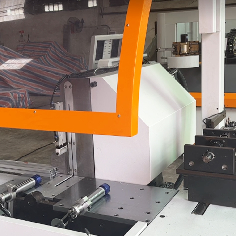 Source manufacturers 550 aluminum cutting machine aluminum profile non-metallic materials automatic feeding any angle CNC single-head saw