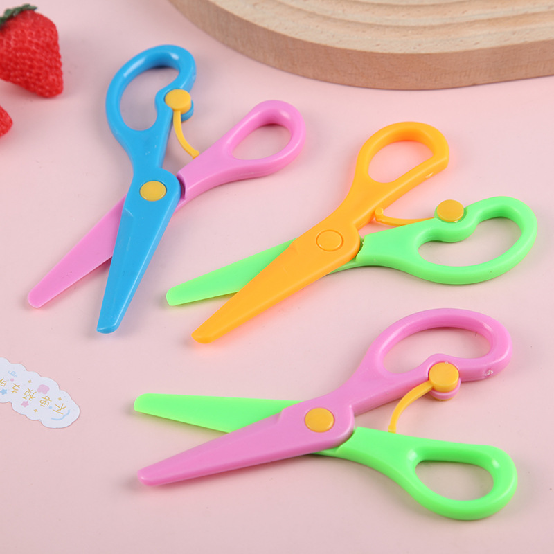 Children's Safety Plastic Scissors for Kindergarten Handmade DIY Paper Cutting with Cute and Durable Elastic Anti-Pinch Small Scissors