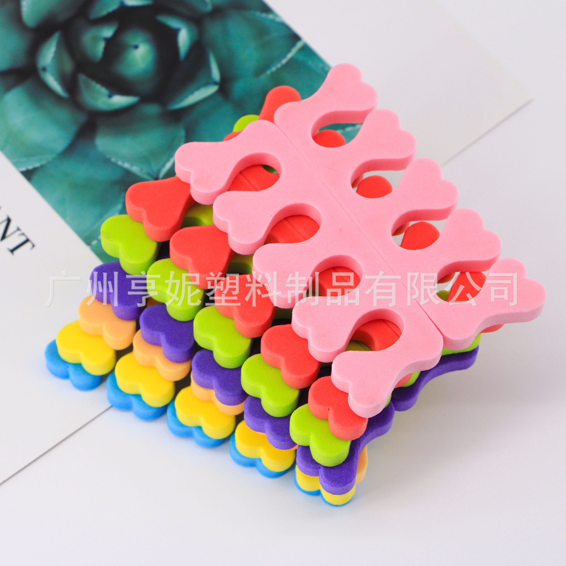 Factory direct nail art tool finger divider sponge toe divider toe isolation cotton EVA peach heart finger divider