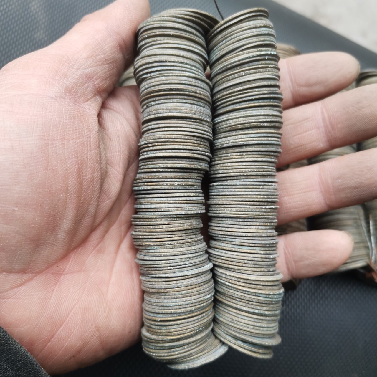 Factory Direct Sale of Copper 2.4 Five Emperors Coins, Handmade Replica Antique-Style Copper Coins for Display Threshold