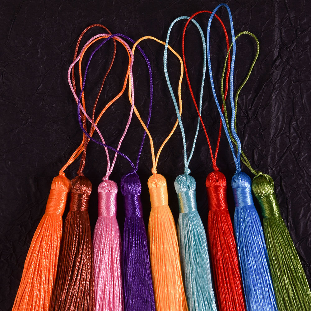Wholesale 8cm short fat tassel spike pendant car hanging sachet clothing clothing bookmark accessories diy polyester hanging spike