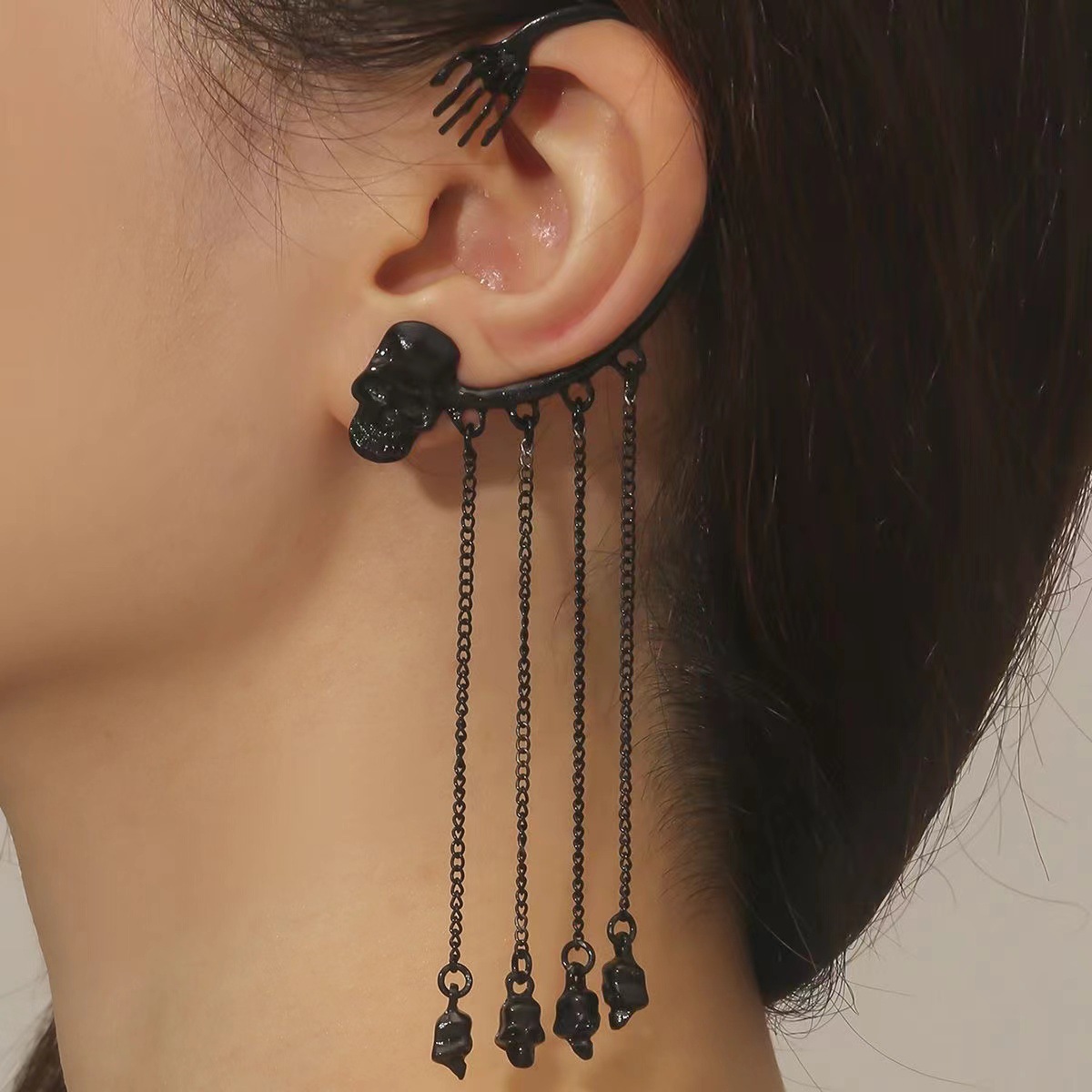 Yanni Cross-Border New Product Manufacturer New European and American Punk Rock Style Ghost Hand Halloween Skull Su Ear Hanging Earrings