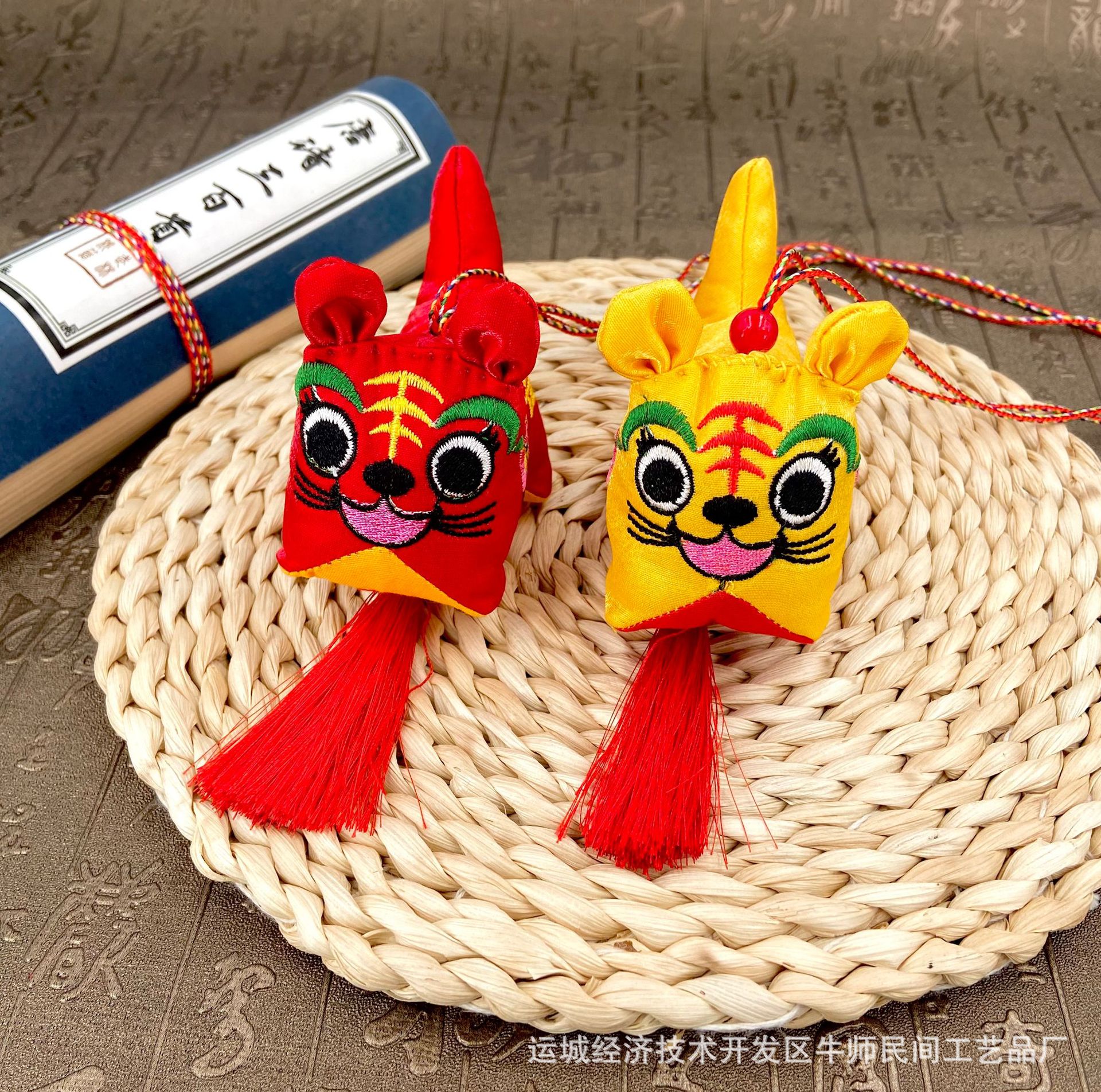 Warm Room Small Cloth Tiger Pendant Baby Stroller Embroidered Sachet Car Home Pendant Doll Catching Week Full Moon Toy