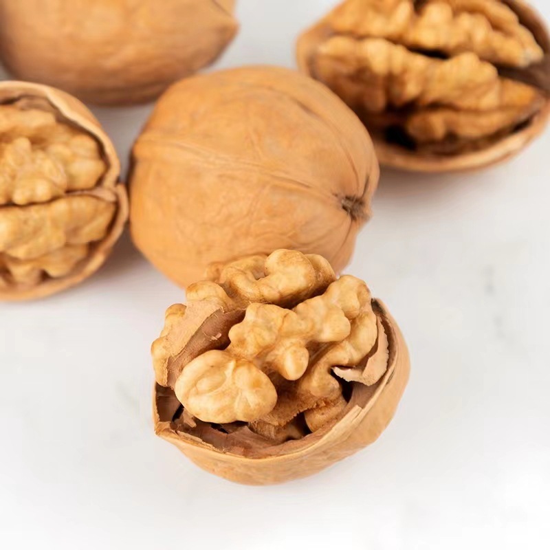 2025 Paper-Skinned Walnuts, Xinjiang Walnuts with Thin Shells, New Arrivals, Original Flavor Raw Walnuts for Pregnant Women, Hand-Peeled Roasted Walnuts