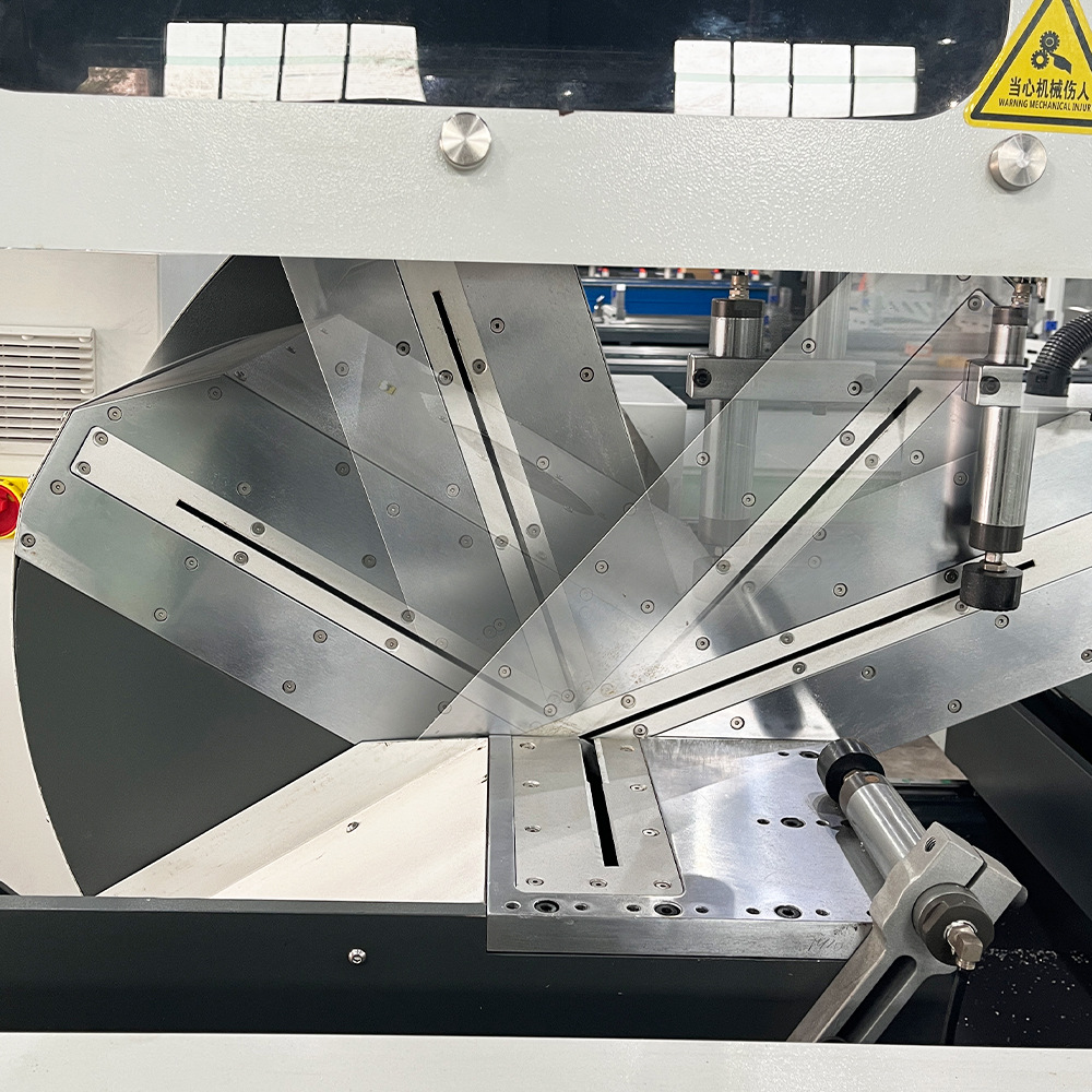 Source manufacturers 550 aluminum cutting machine aluminum profile non-metallic materials automatic feeding any angle CNC single-head saw