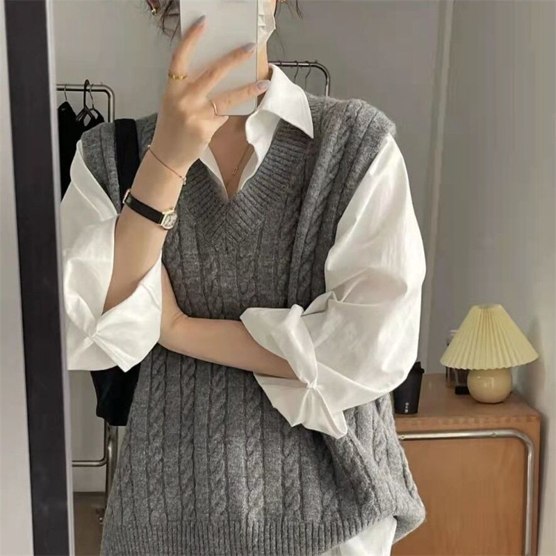 V Neck Knitted Vest Sweater for Women 2025 Spring and Autum New Style Layered Loose Large Size Vest Sleeveless Top for Outer Wear