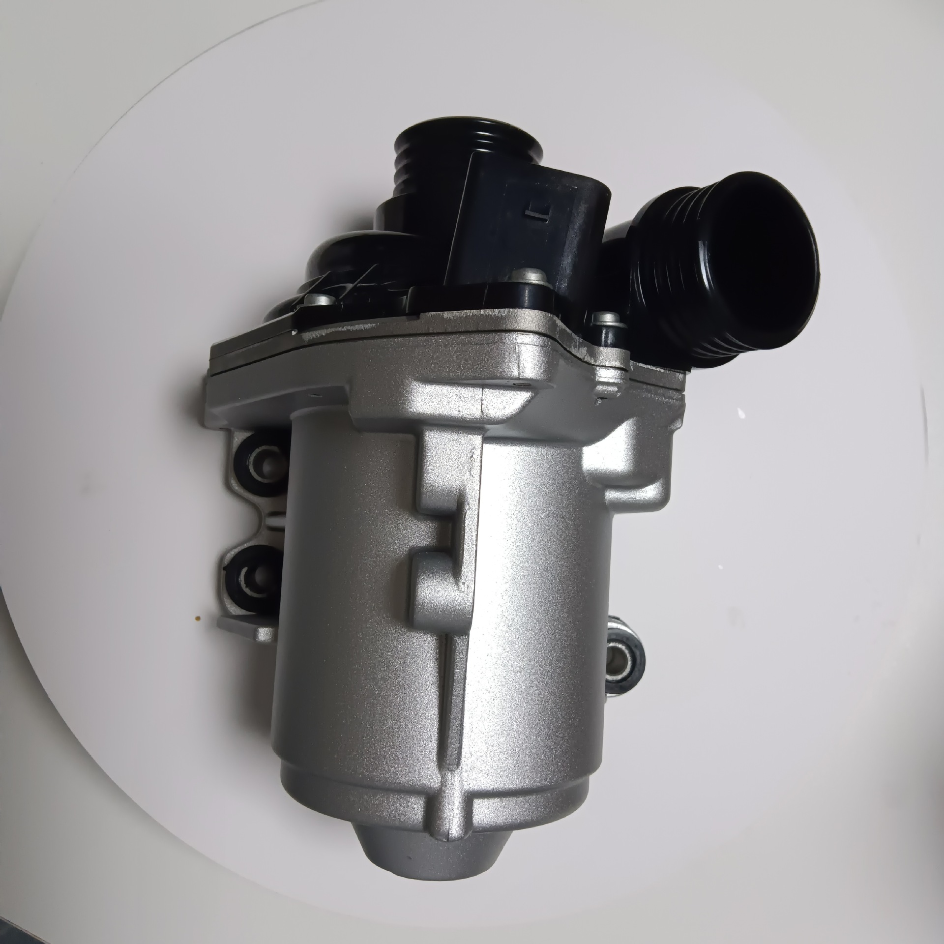 Прямые продажи водяного насоса, высококачественный, подходит для BMW X5 E70, OE:11517568595