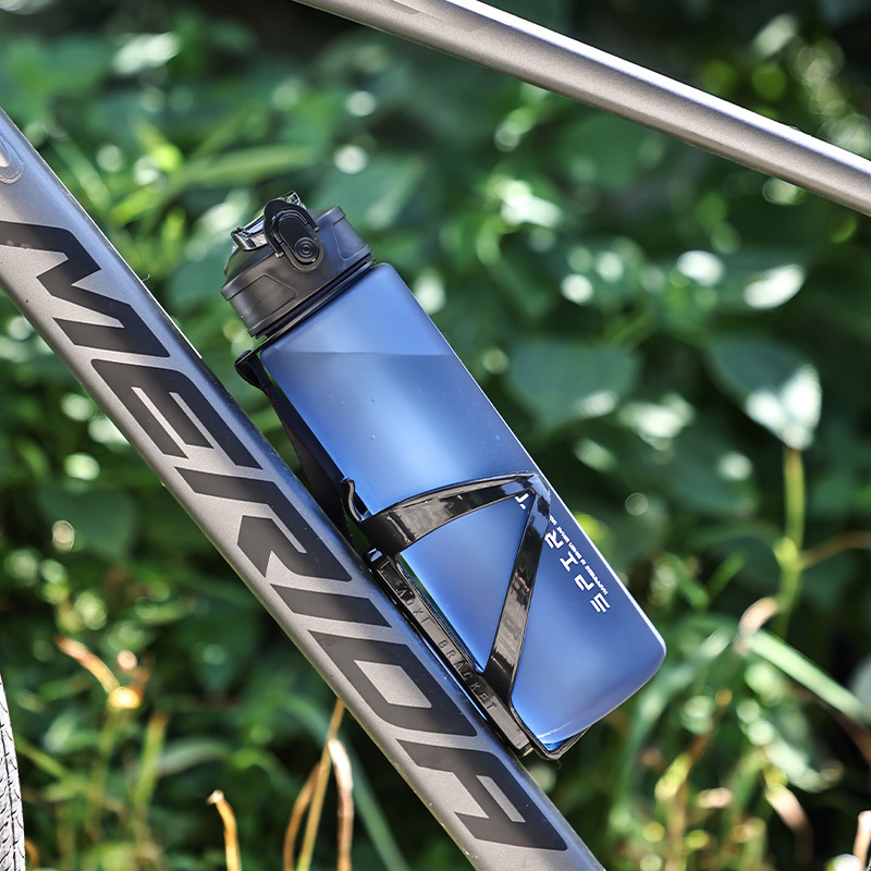 750 мл простая спортивная чаша для воды, портативная с соломинкой