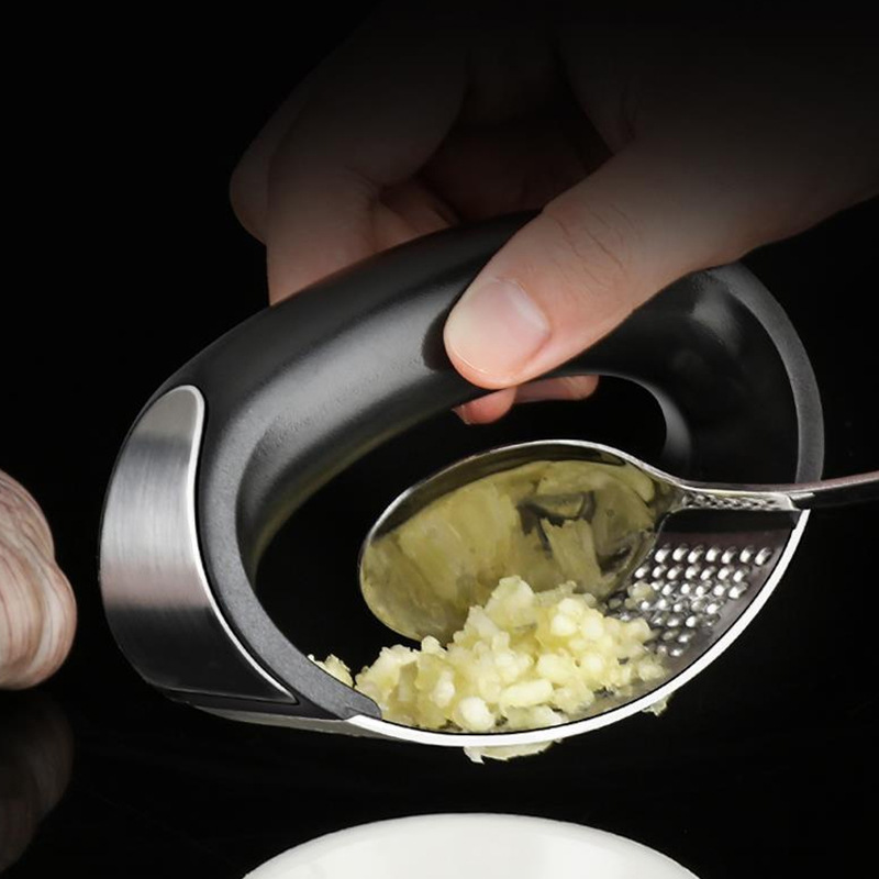 Cross-border ring stainless steel garlic press garlic clip garlic manual portable household kitchen garlic press garlic tool