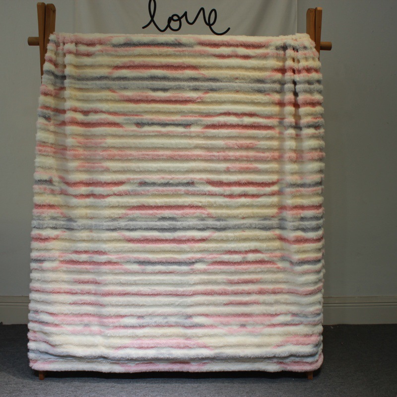 Производитель индивидуальной печати радужного цвета, имитация кроличьего меха, плюшевое одеяло, фланель, имитация кроличьего меха, может быть настроено, плюс хлопковое одеяло.