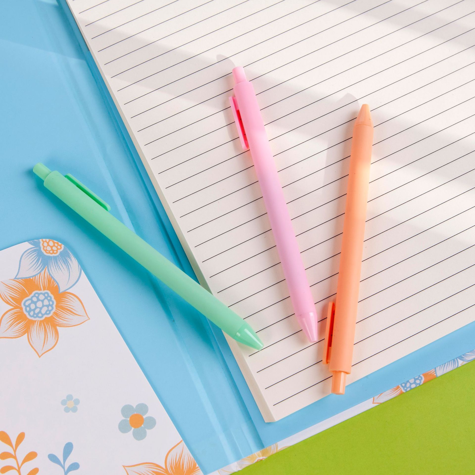 Plastic Retractable Gel Pen, Continuous Ink Supply, Black Ink, Candy Ballpoint Pen for Students, Customizable Logo Office Advertising Pen