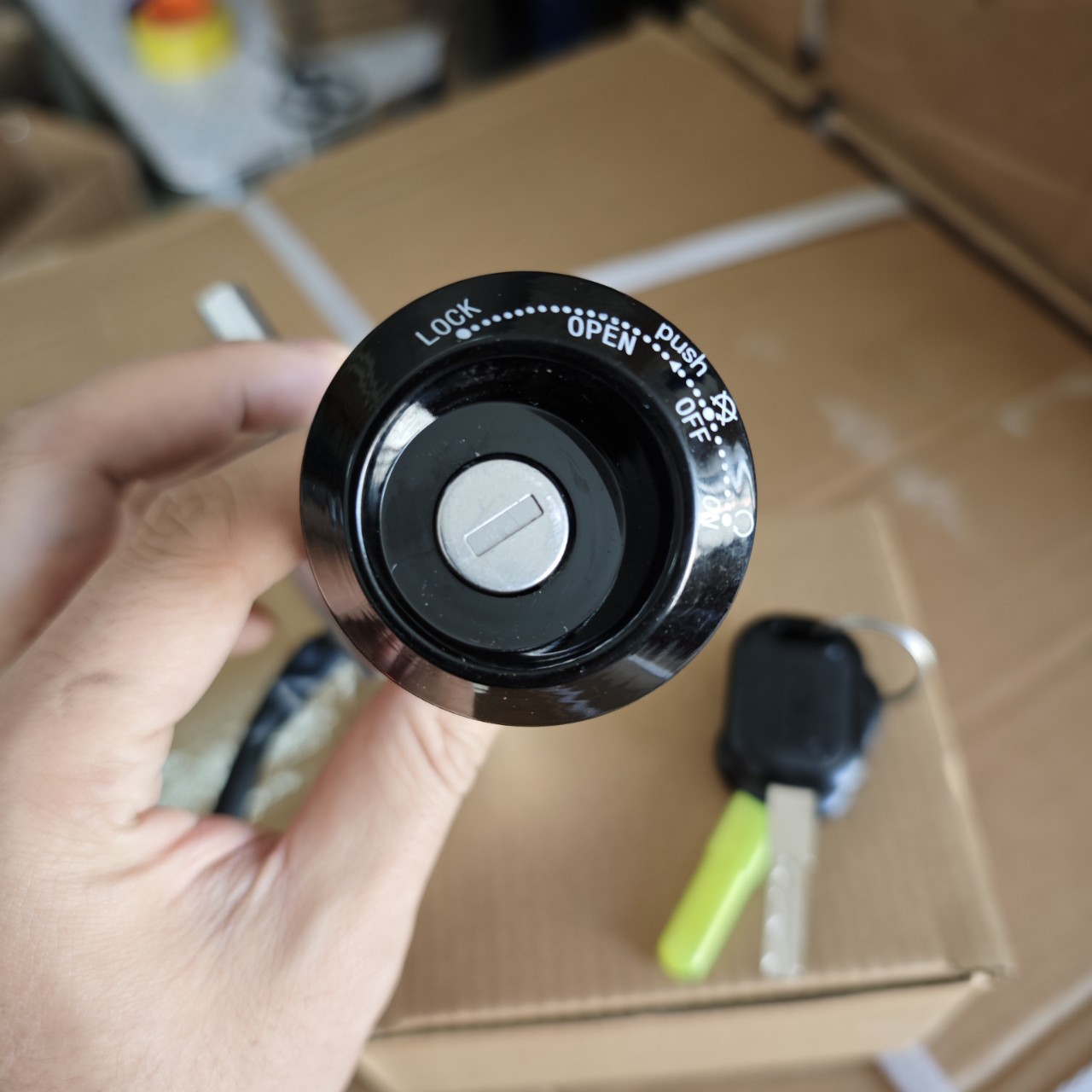 Suitable for calf N1Snqi electric car battery car electric door lock set lock dragon head lock switch cushion lock key