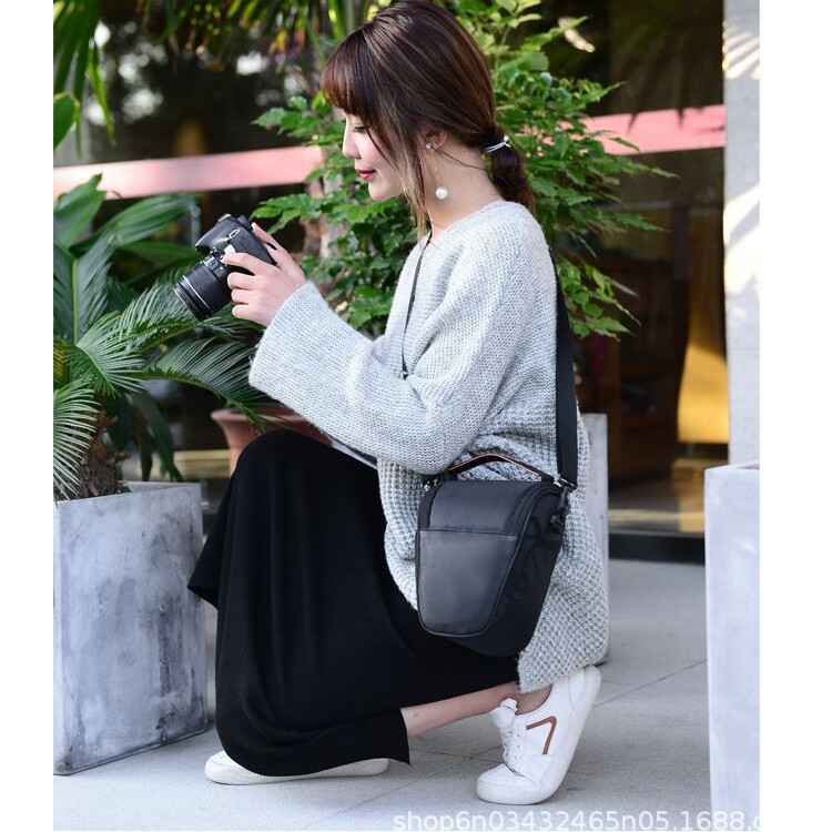 Factory wholesale non-standard triangle camera photo bag SLR camera bag telephoto camera digital bag storage bag