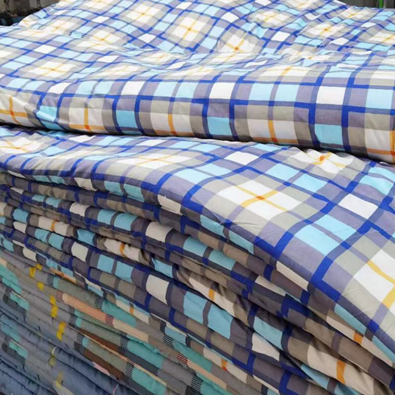 Factory wholesale labor protection quilt construction site unit bedding insulation quilt cotton mattress migrant workers are thickened warm quilt