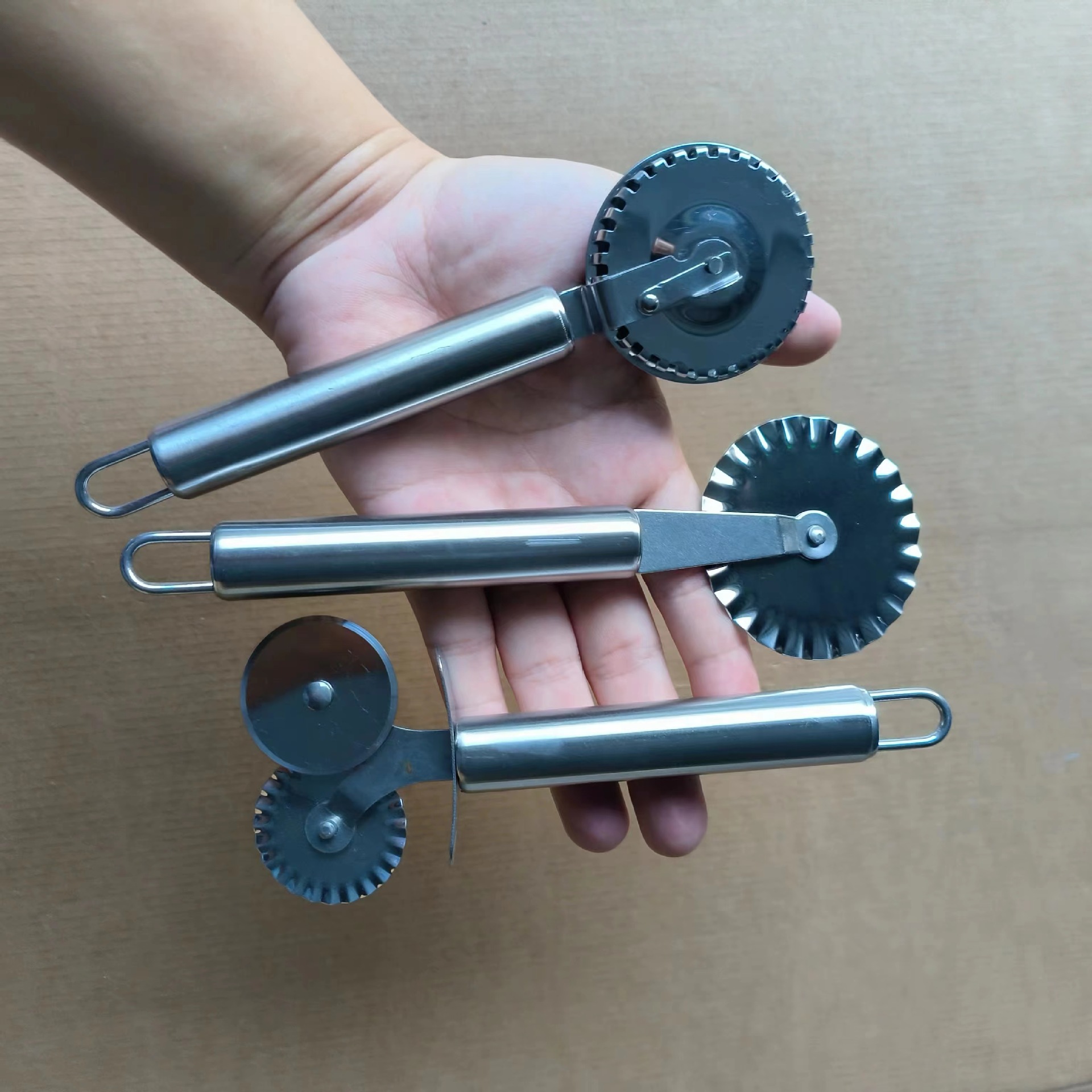 Cross-border pizza knife baking embossing tool double-wheel cutter big lace knife all-steel embossing knife multi-function lace device