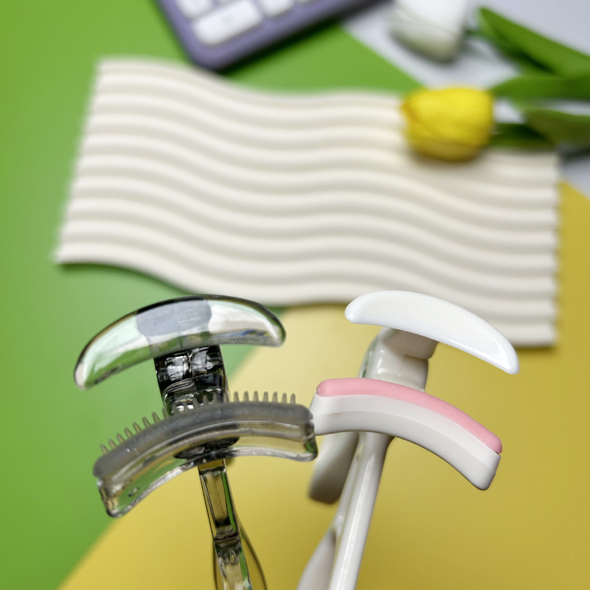 New Transparent Gray Rimless Eyelash Curler with Comb Teeth Wide-Angle Eyelash Curler with Comb Teeth Rimless Eyelash Curler