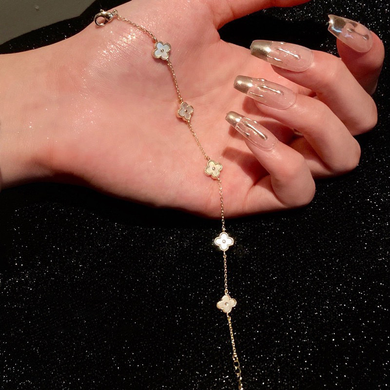 Real Gold Electroplated Four-petal Flower Bracelet South Korea Ins Light Luxury Elegant Bracelet Fashion High-end Bracelet Wholesale Women