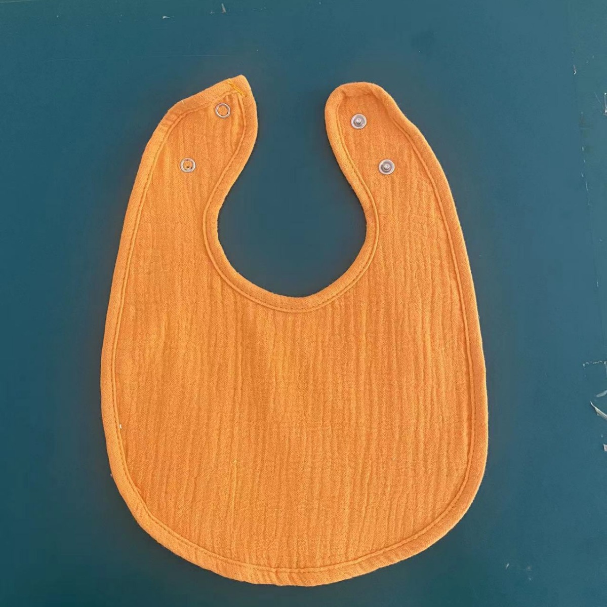 Cross-border explosion U-shaped saliva towel newborn absorbent solid color double crepe cotton gauze bib children's towel