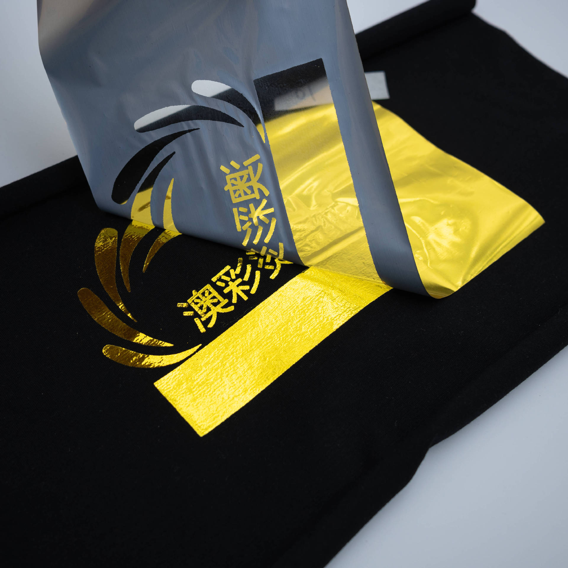 Gold Foil Fabric Is Washable and Has Good Adhesion; Gold Foil for Clothing Does Not Flake Off; Foil Paper for Hot Stamping Is Popular for Cross-Border Sales