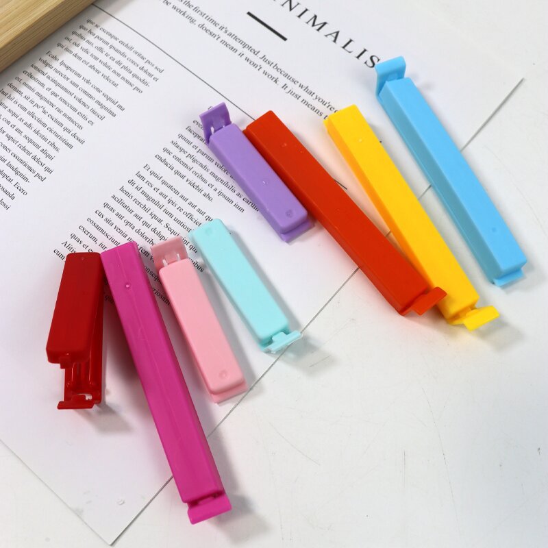 Factory wholesale cartoon food fresh-keeping sealing clip size optional plastic tea snacks sealing clip